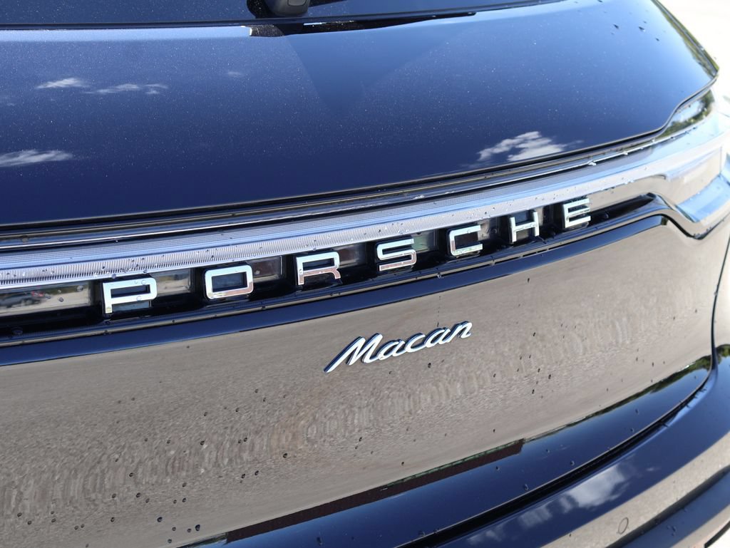 Certified 2025 Porsche Macan AWD/4WD image 6