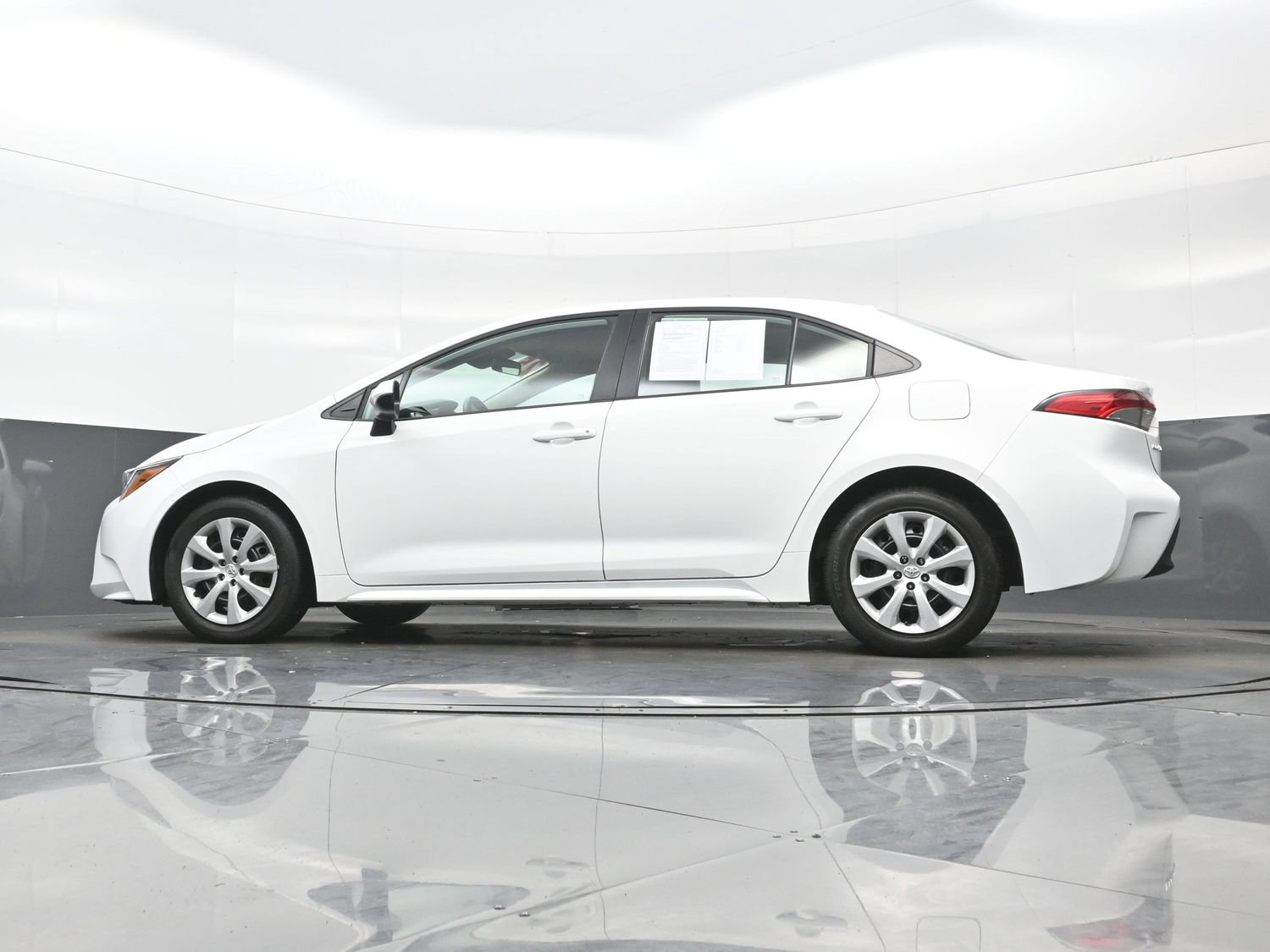 Used 2025 Toyota Corolla LE FWD image 27