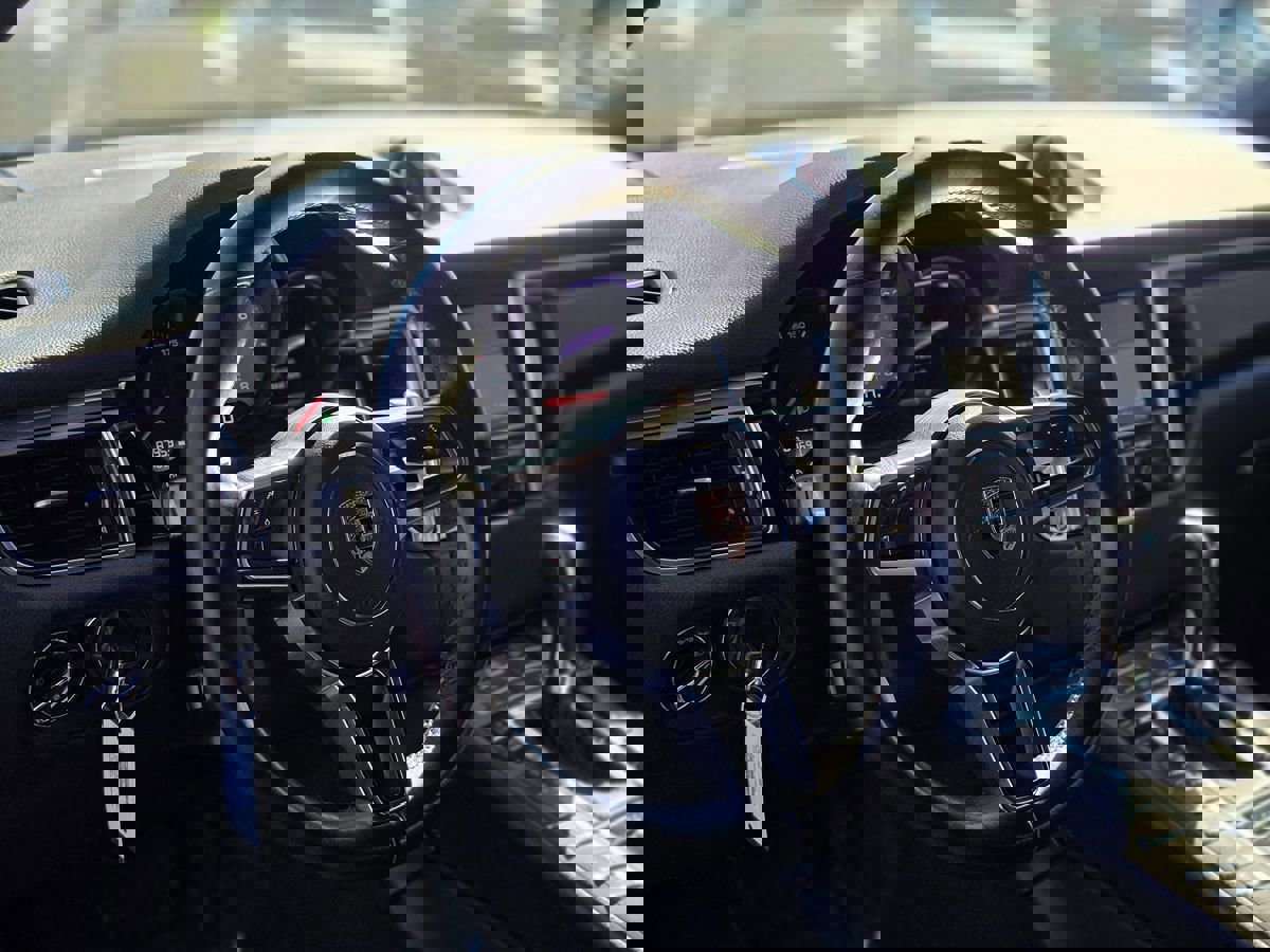 Used 2016 Porsche Macan S image 15