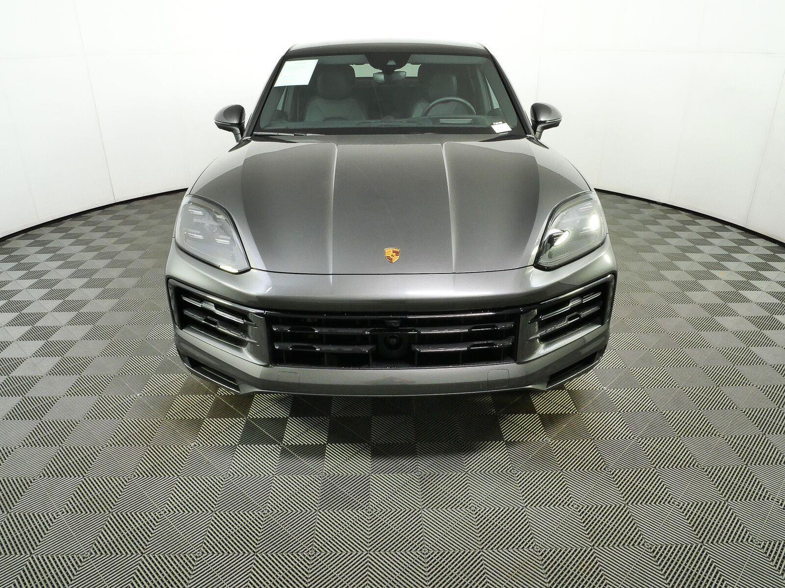 Certified 2024 Porsche Cayenne Coupe AWD/4WD image 37