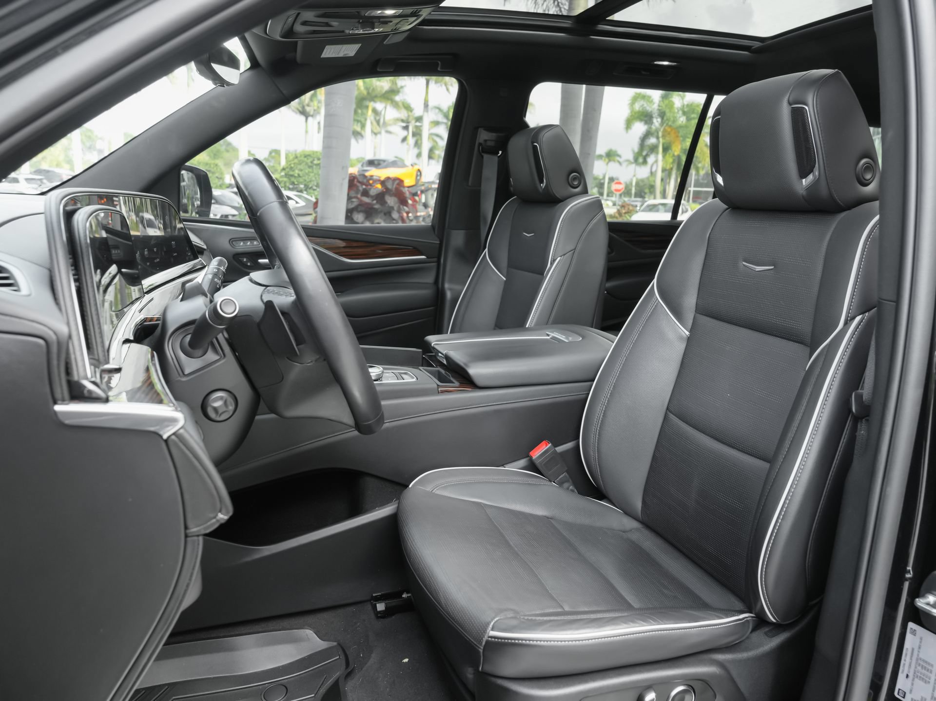 Used 2023 Cadillac Escalade ESV Premium Luxury RWD image 17