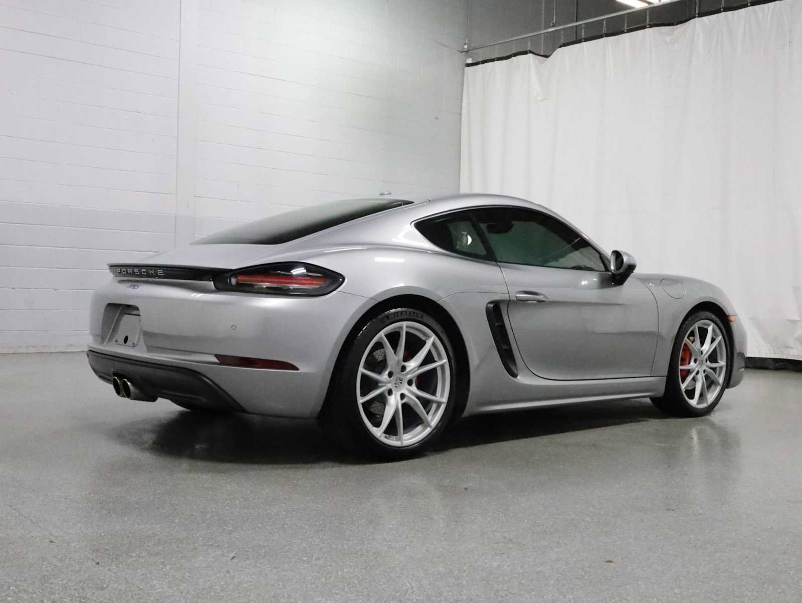 Used 2018 Porsche 718 Cayman S RWD image 9