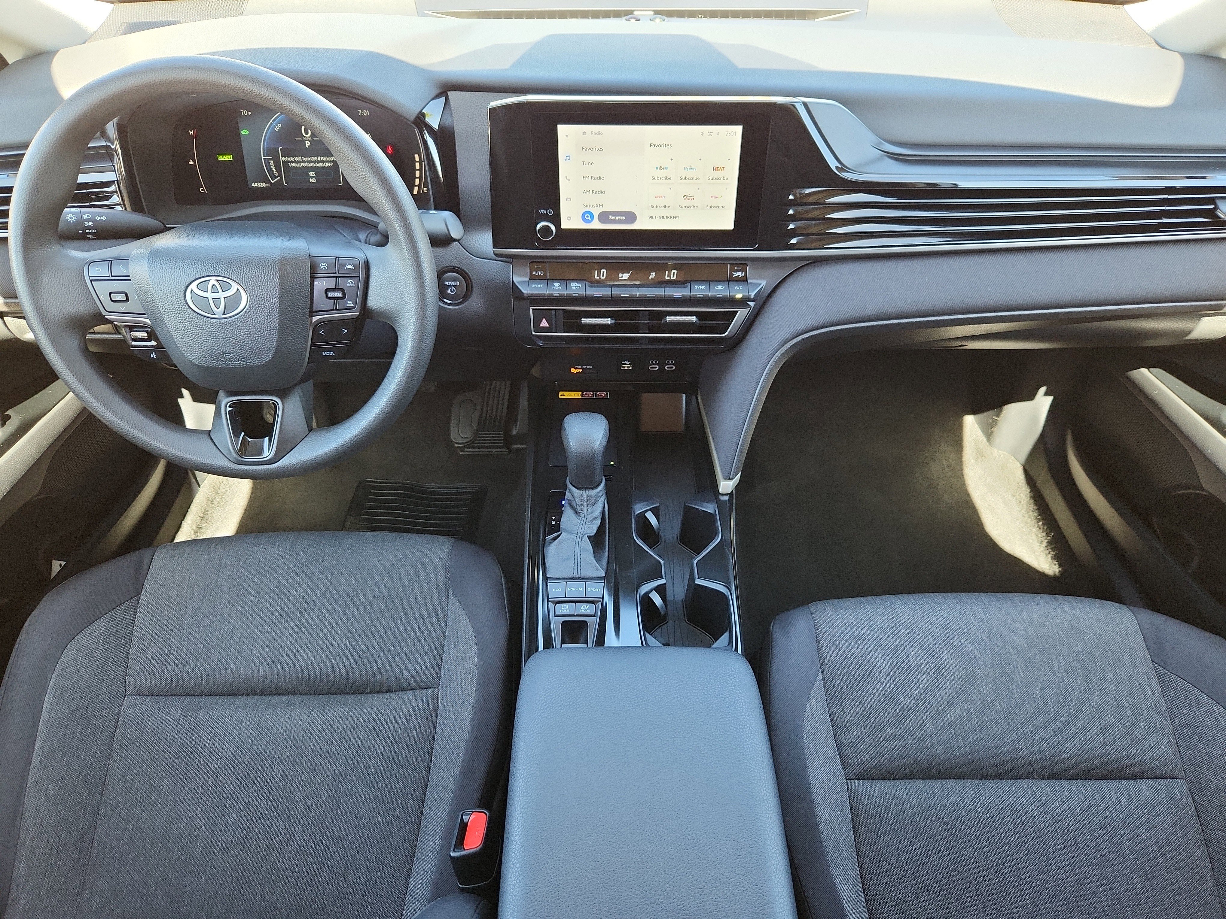 Used 2025 Toyota Camry LE image 9