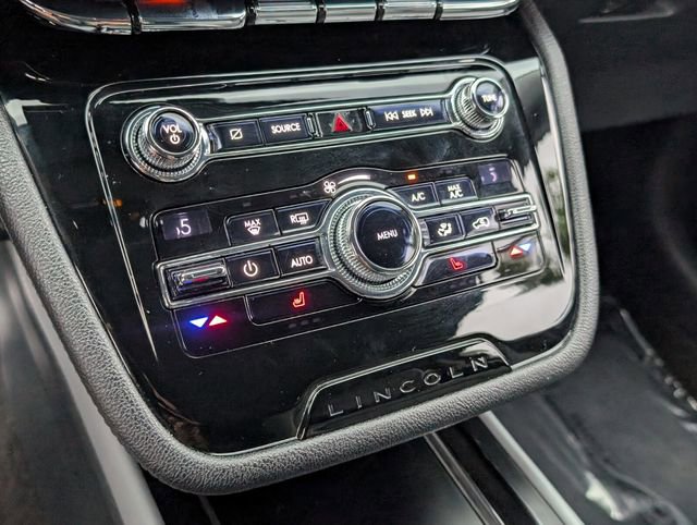 Used 2020 Lincoln Corsair FWD w/ Rear Removable Package Tray image 32