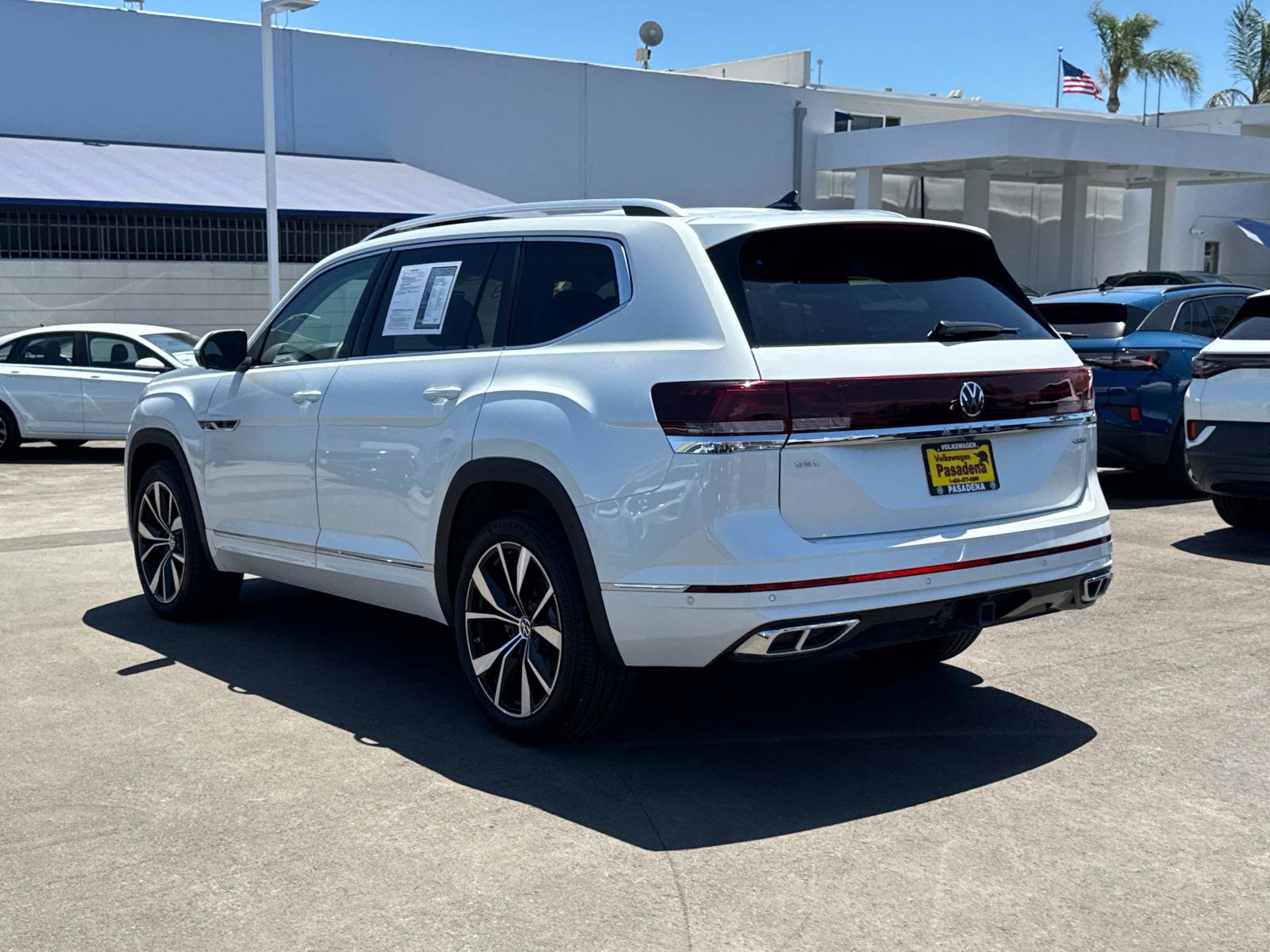 Certified 2024 Volkswagen Atlas SEL Premium R-Line image 4
