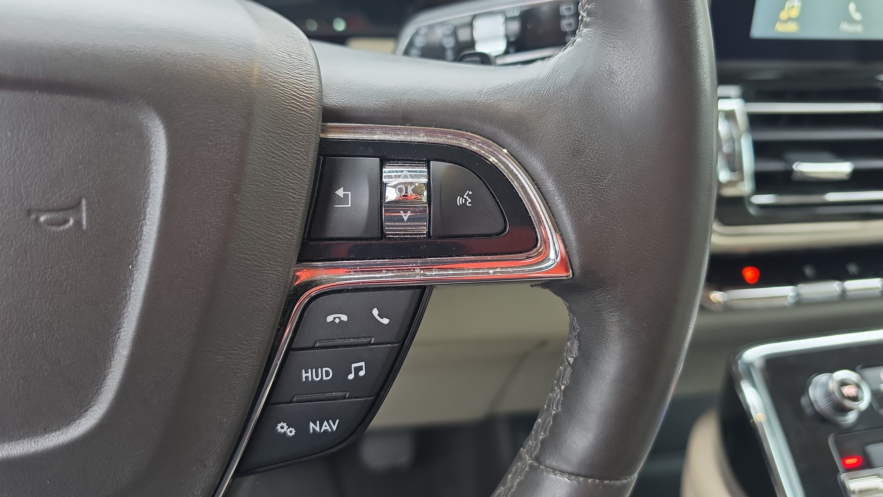 Used 2018 Lincoln Navigator Select w/ Technology Package RWD image 13