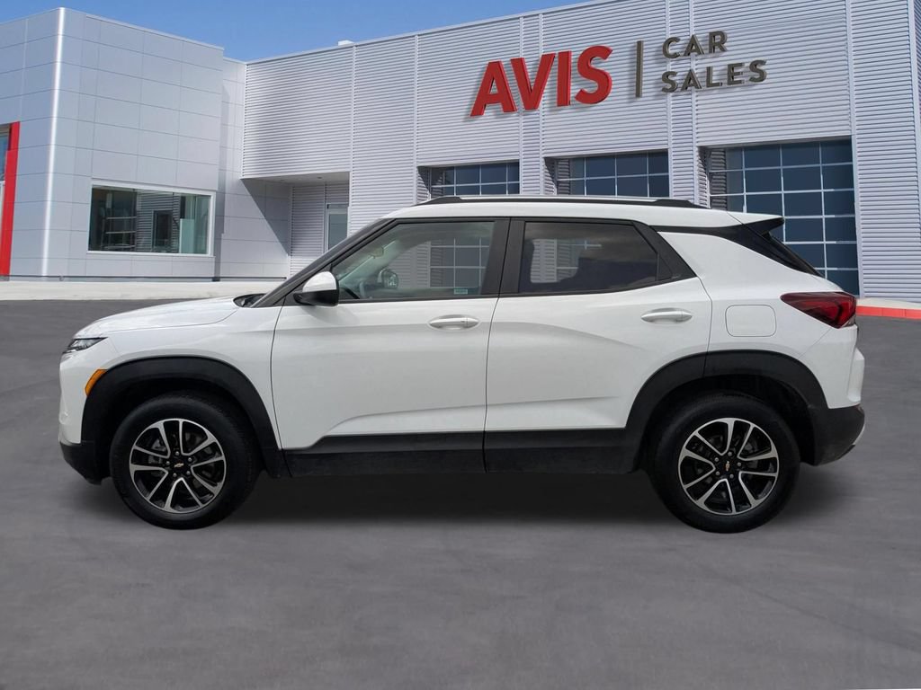 Used 2025 Chevrolet TrailBlazer LT AWD/4WD image 2
