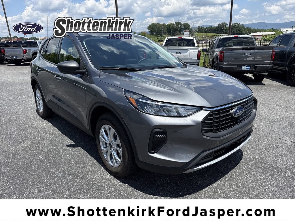 Used 2026 Ford Escape Active w/ Cold Weather Package FWD image 1