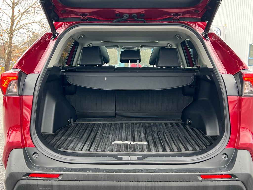 Used 2020 Toyota RAV4 XLE Premium image 14