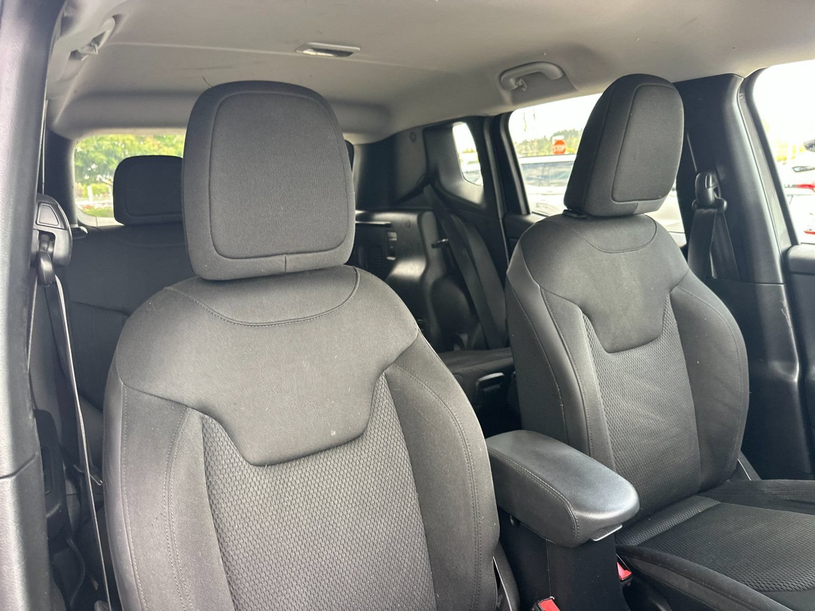 Used 2019 Jeep Renegade Altitude w/ Quick Order Package 2XM AWD/4WD image 16