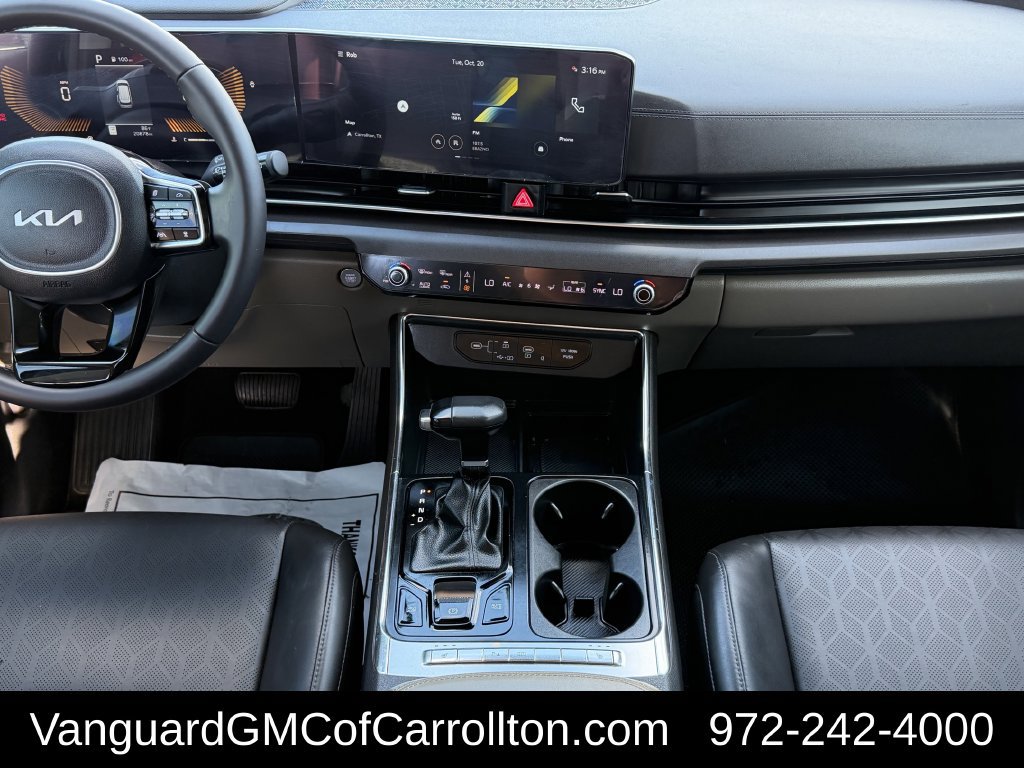 Used 2025 Kia Carnival EX FWD image 13