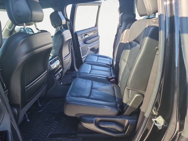 Used 2023 Jeep Wagoneer 4WD image 11