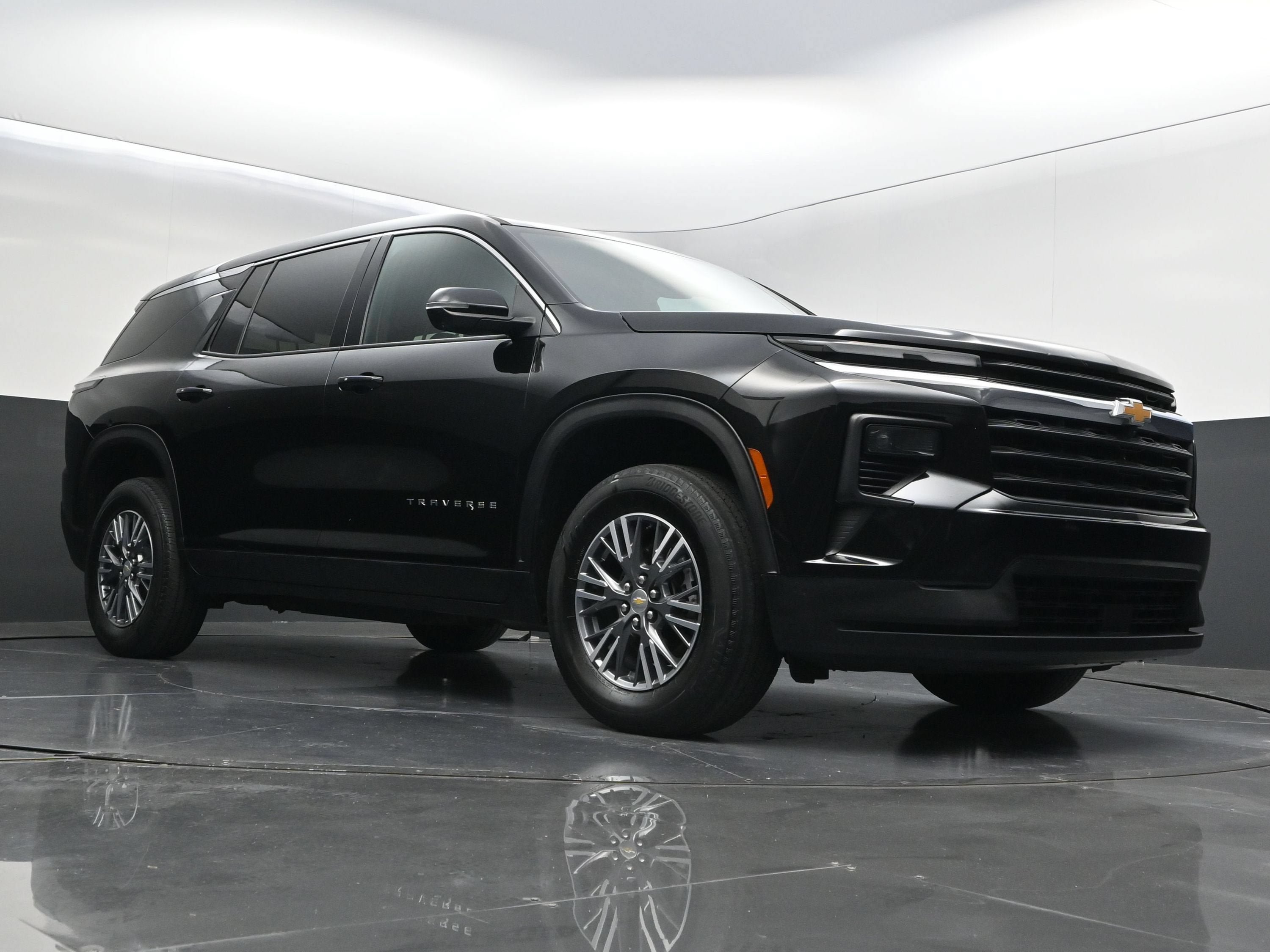 Certified 2024 Chevrolet Traverse LS FWD image 38