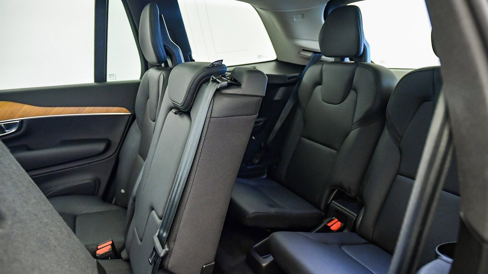 Certified 2025 Volvo XC90 B6 Plus image 23