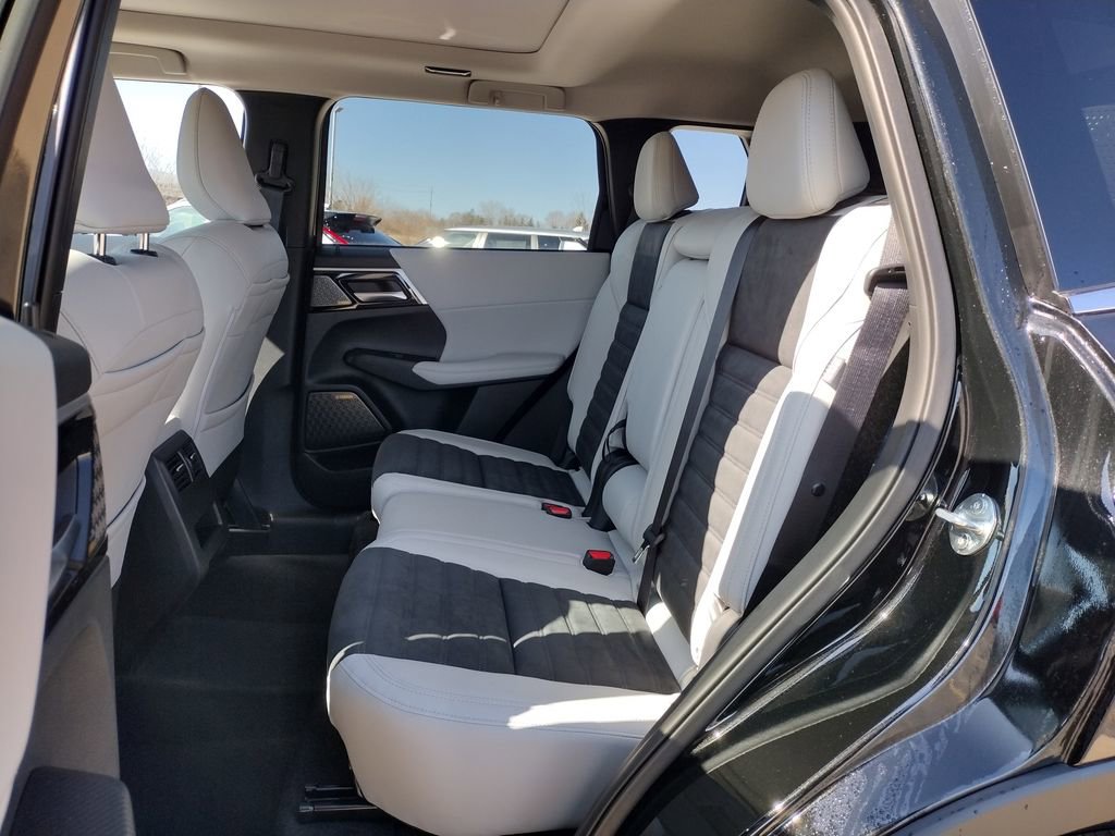 New 2026 Mitsubishi Outlander SE image 9