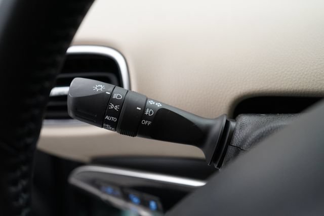 Used 2020 Toyota Prius XLE AWD/4WD image 18