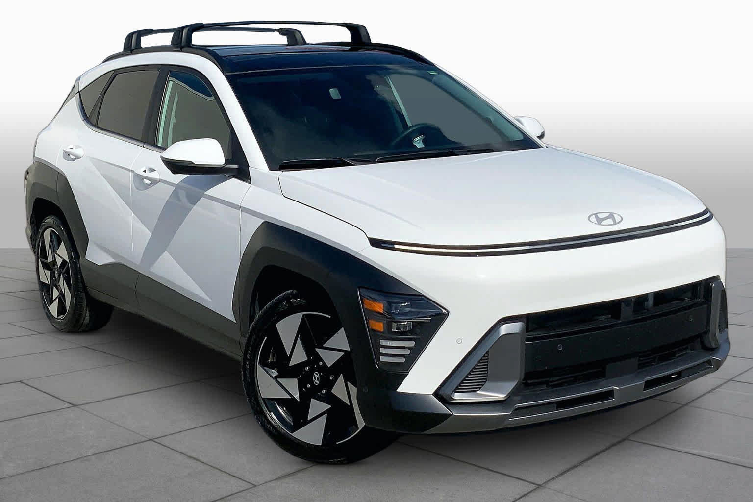 Used 2024 Hyundai Kona Limited FWD image 3