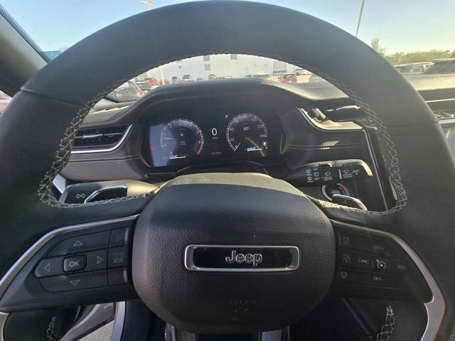 Used 2025 Jeep Grand Cherokee Altitude AWD/4WD image 19