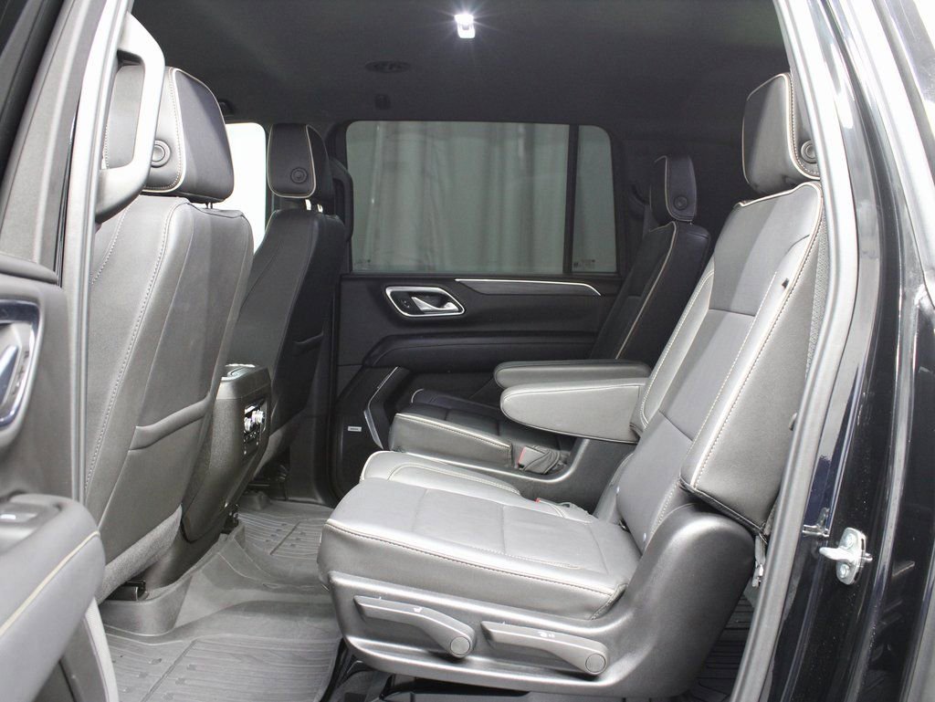 Used 2024 GMC Yukon XL SLT w/ SLT Luxury Package image 10