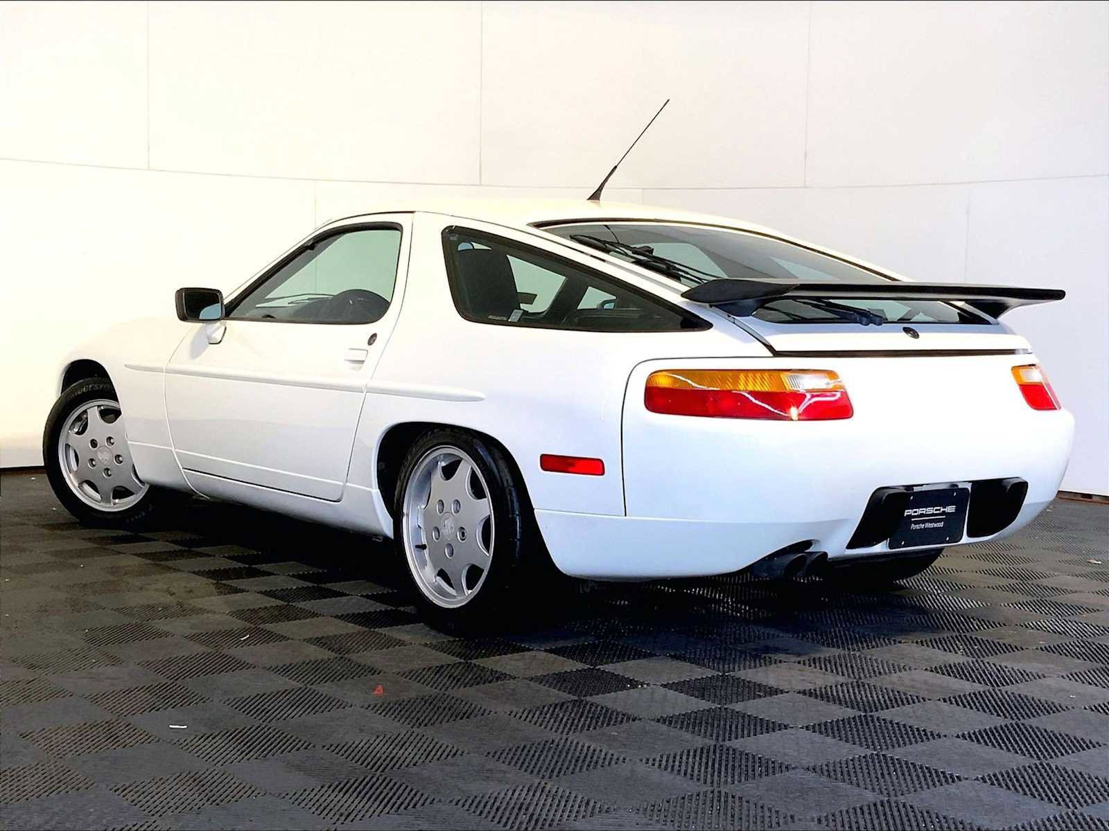 Used 1991 Porsche 928 S4 RWD image 3