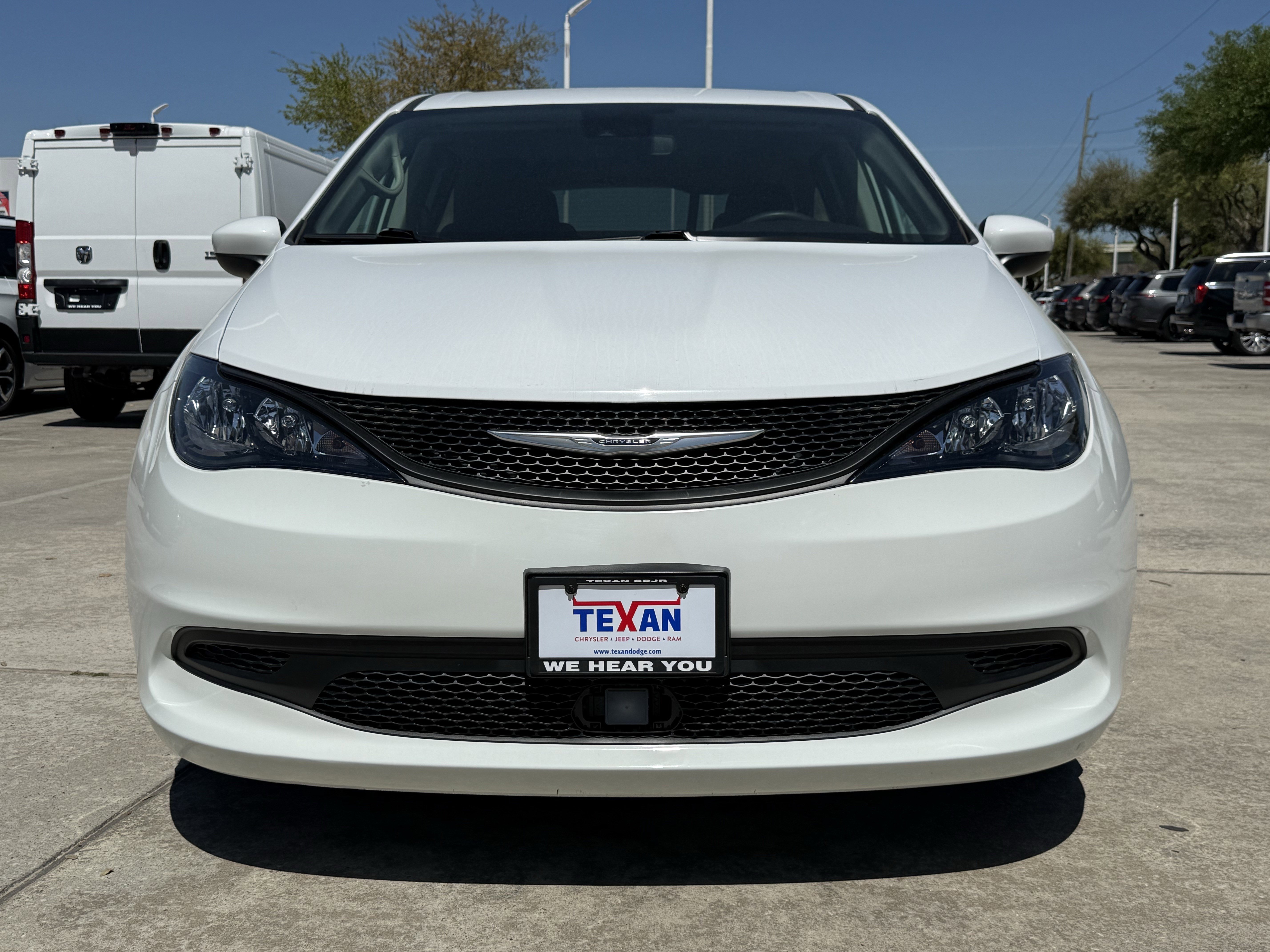Used 2023 Chrysler Voyager LX image 10