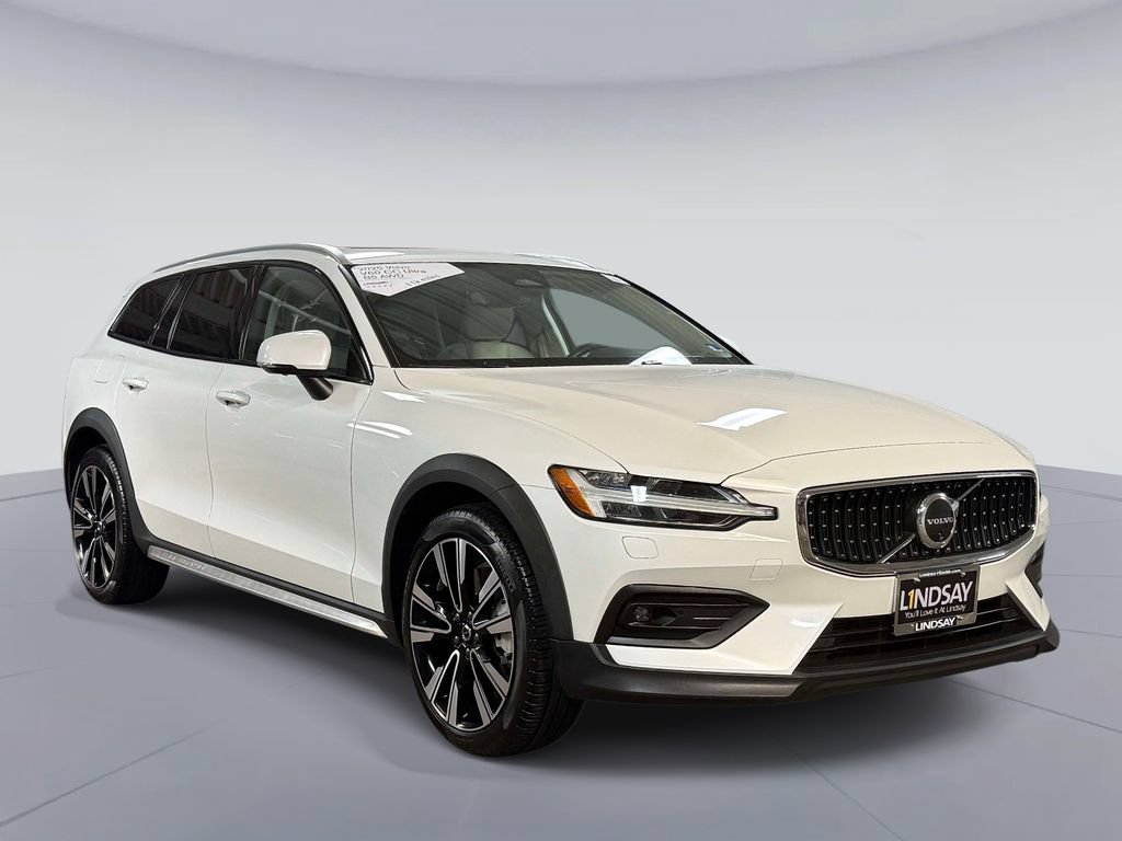 Used 2025 Volvo V60 B5 Cross Country Ultra AWD/4WD image 9