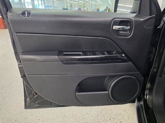 Used 2016 Jeep Patriot High Altitude FWD image 31