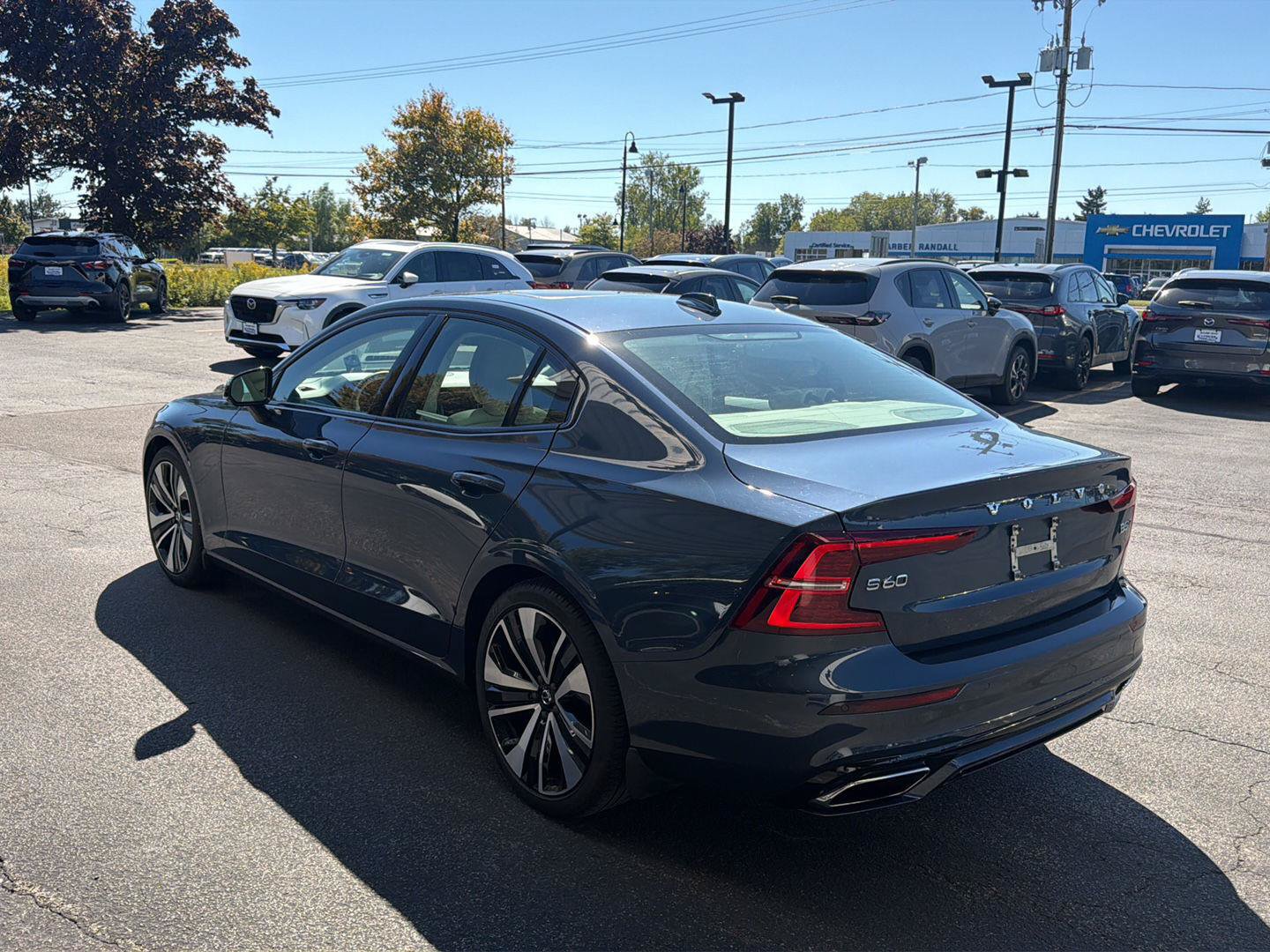 Used 2022 Volvo S60 B5 Momentum w/ Premium Package AWD/4WD image 6