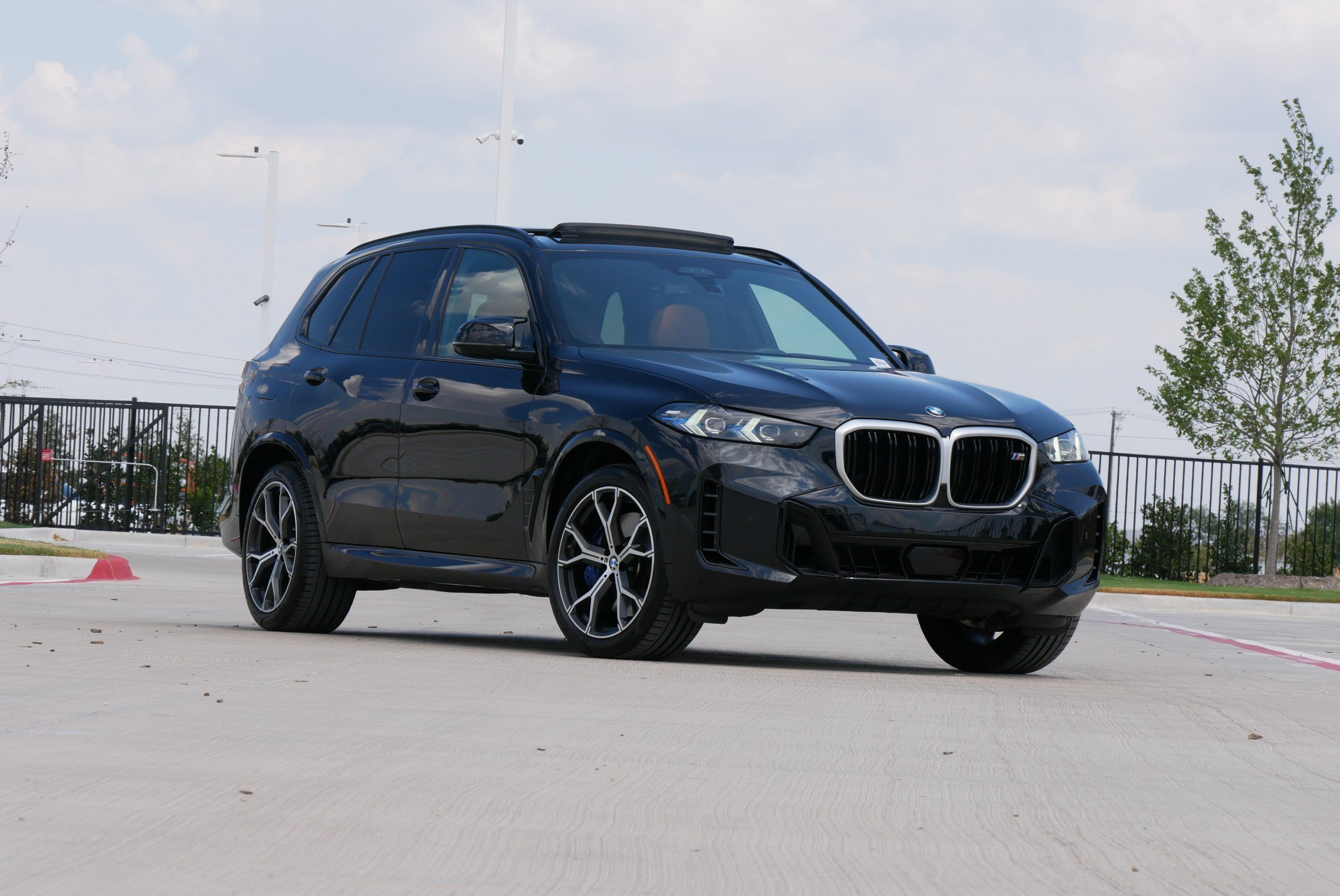 Certified 2026 BMW X5 M60i AWD/4WD image 2