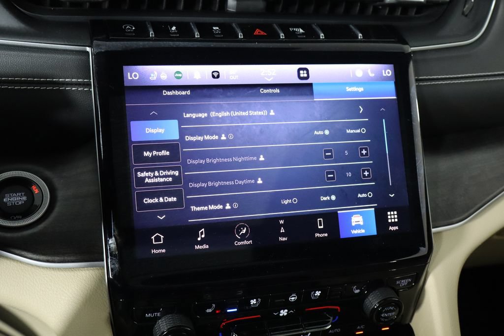 Used 2023 Jeep Grand Cherokee L Limited w/ Luxury Tech Group II AWD/4WD image 35