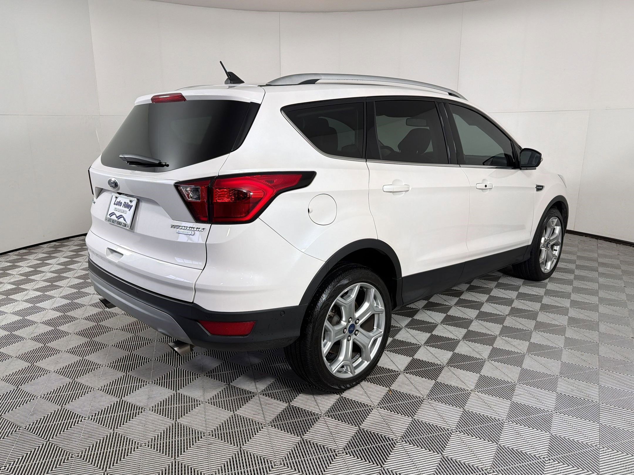 Used 2019 Ford Escape Titanium image 9