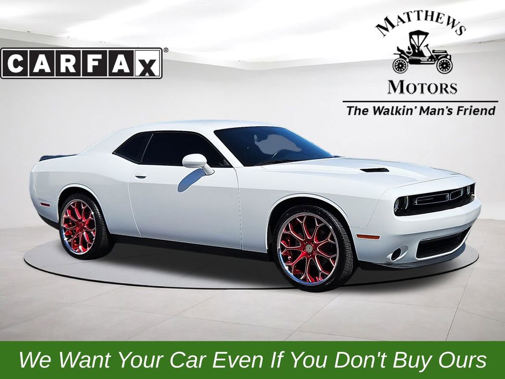 Used 2023 Dodge Challenger SXT RWD image 1