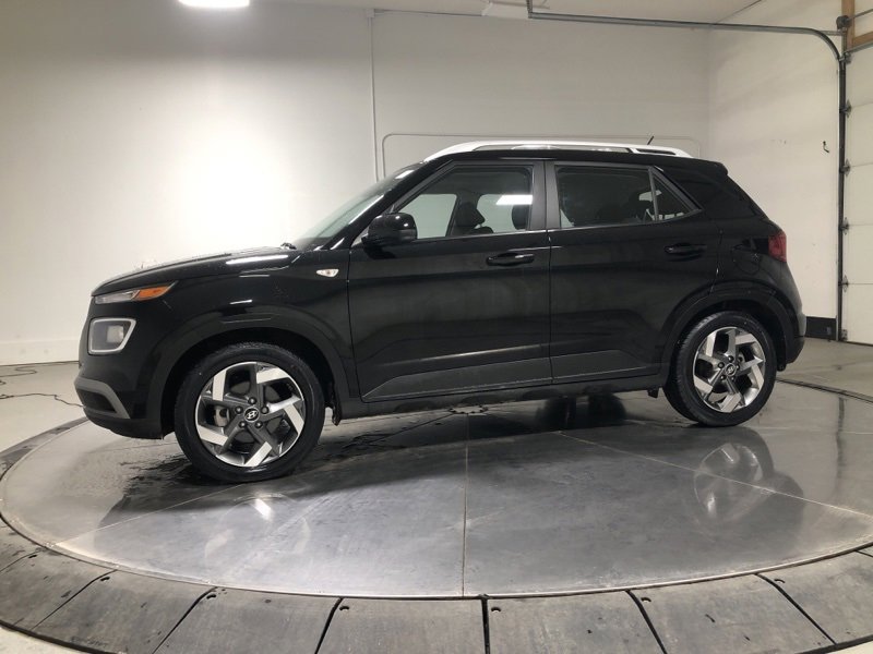 Used 2023 Hyundai Venue SEL image 4