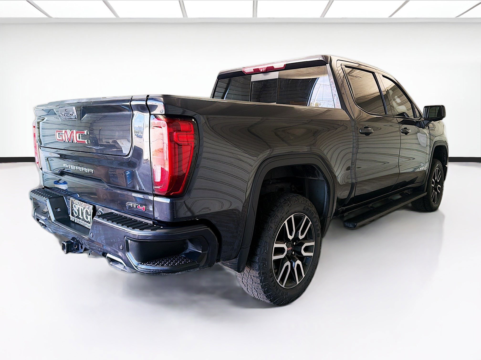 Used 2022 GMC Sierra 1500 AT4 w/ AT4 Premium Package AWD/4WD image 4