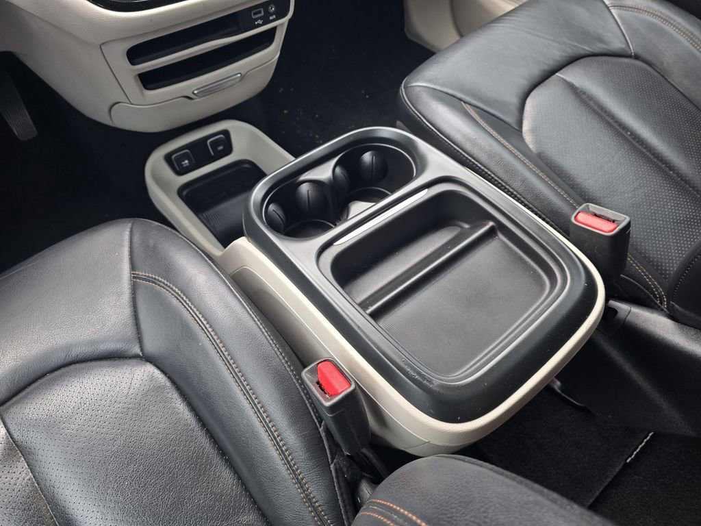 Used 2019 Chrysler Pacifica Touring-L w/ Advanced Safetytec Group FWD image 17
