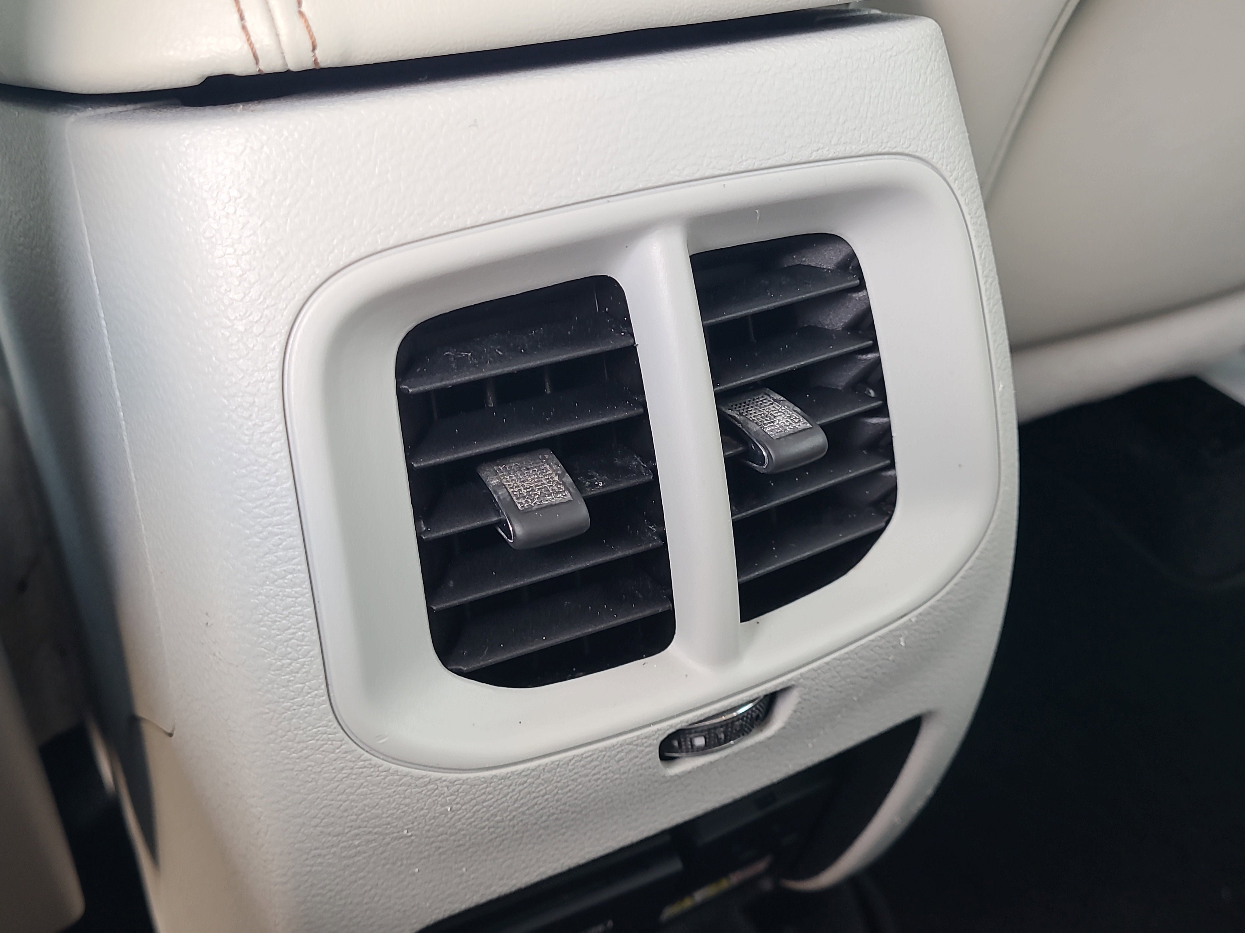 Used 2020 Jeep Cherokee Limited FWD image 14
