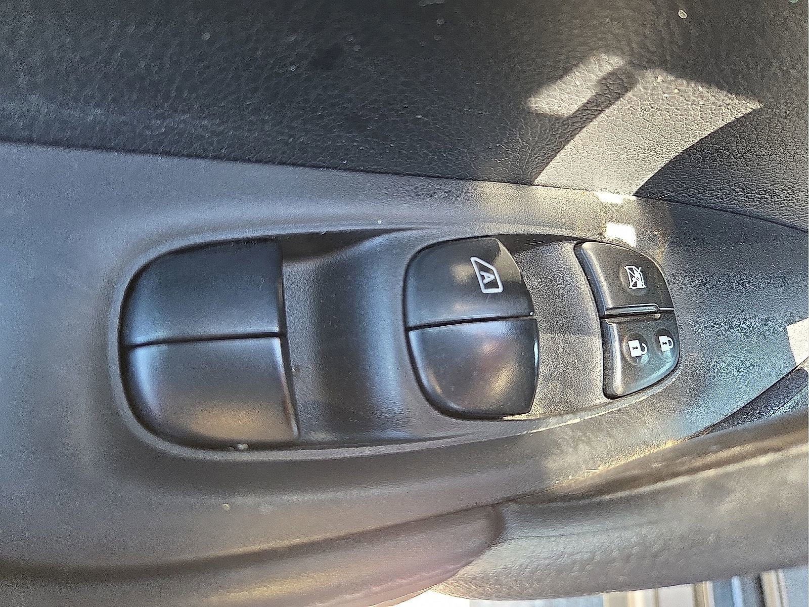 Used 2018 Nissan Rogue SV AWD/4WD image 15
