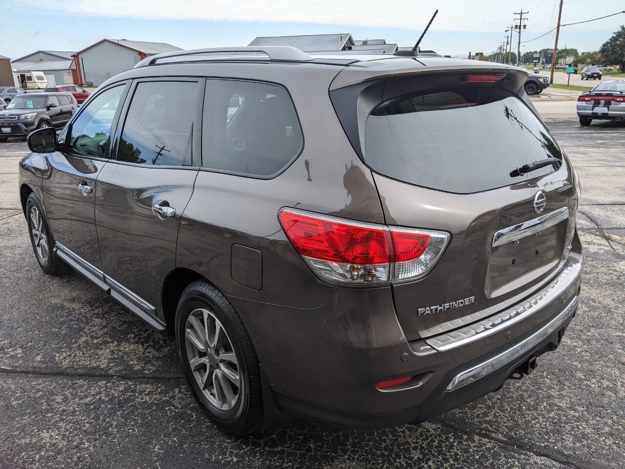 Used 2015 Nissan Pathfinder SL w/ SL Premium Package FWD image 5