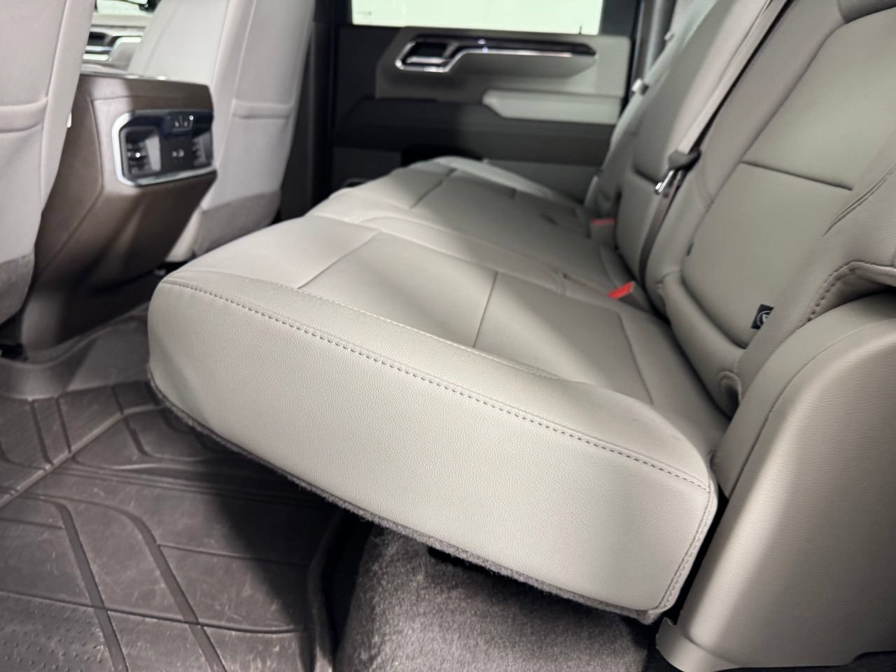 Used 2024 Chevrolet Silverado 2500 LTZ w/ LTZ Plus Package AWD/4WD image 32