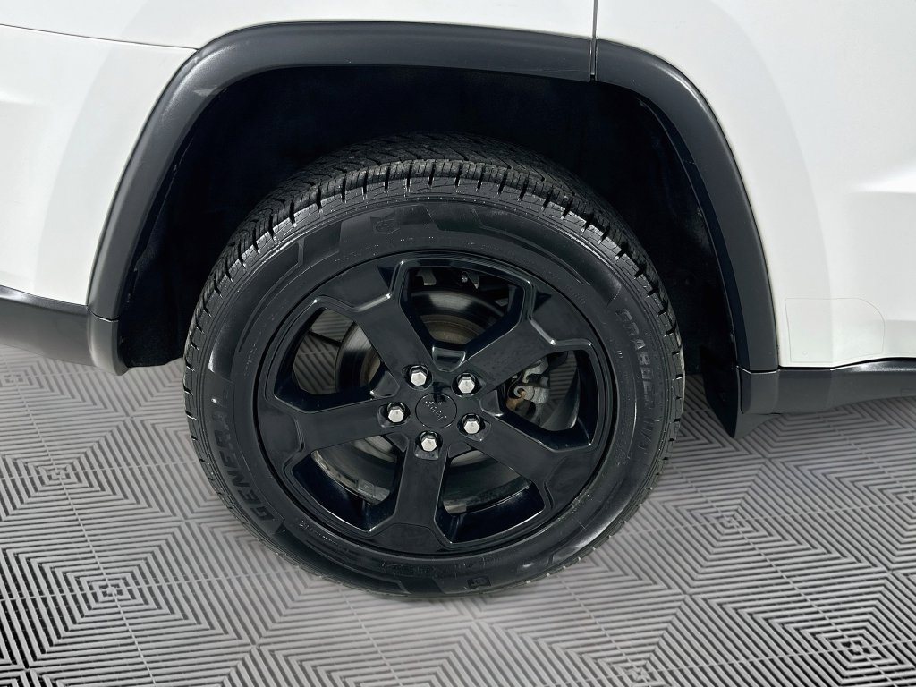 Used 2019 Jeep Grand Cherokee Laredo AWD/4WD image 30