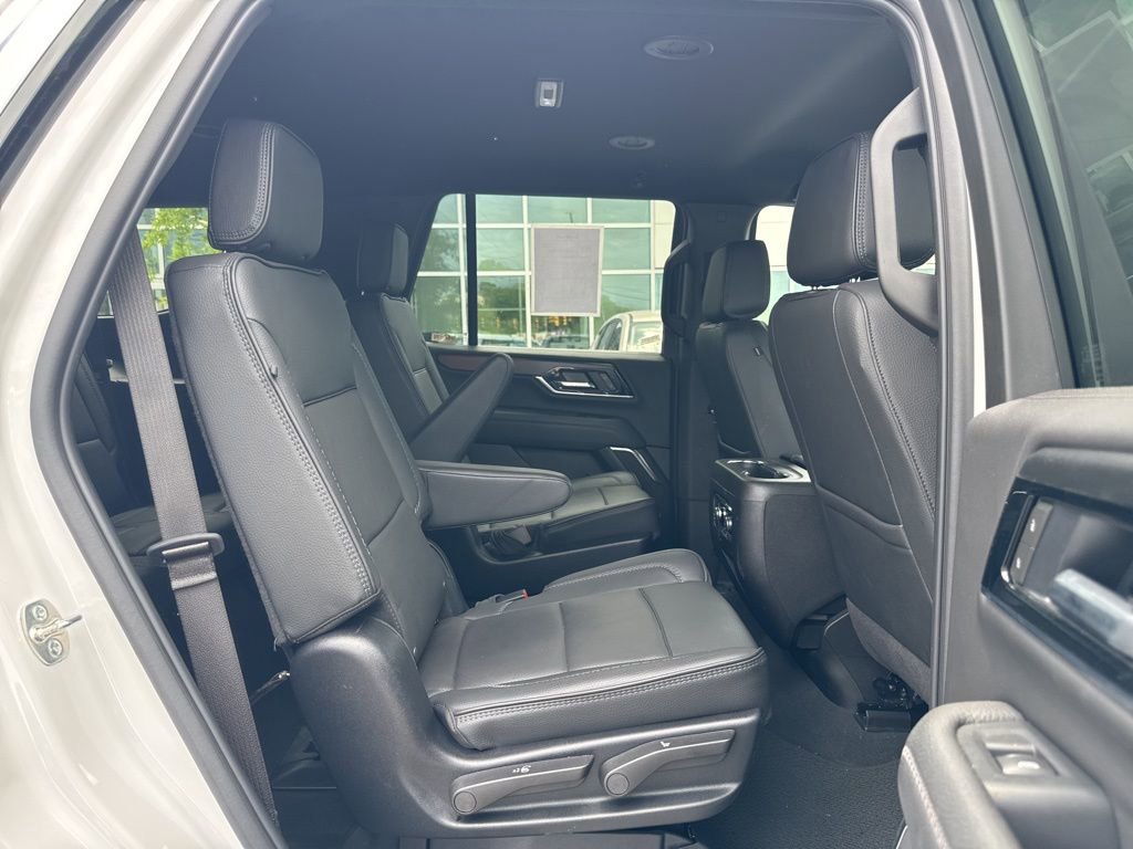 Used 2025 GMC Yukon Denali AWD/4WD image 25