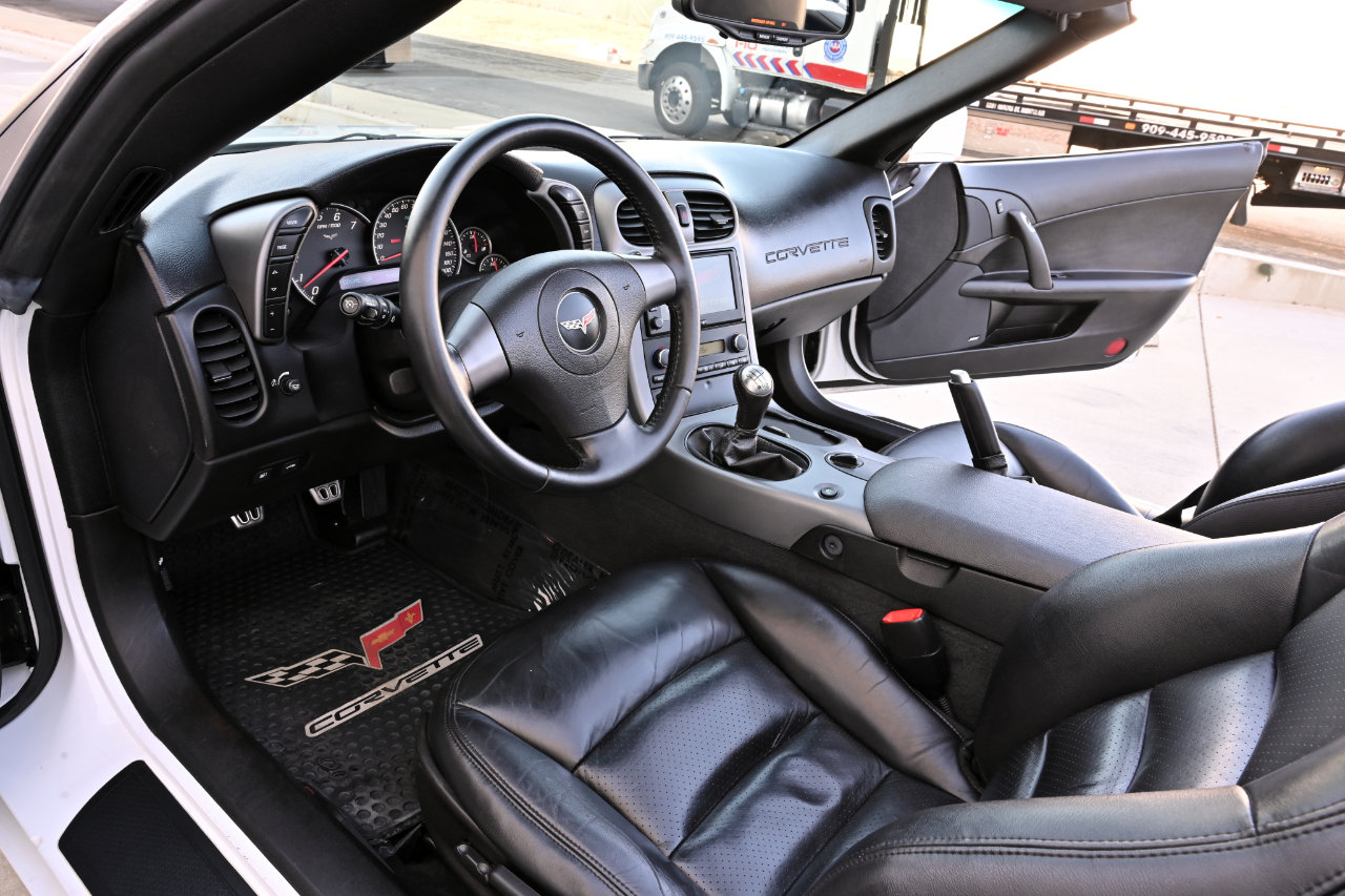Used 2006 Chevrolet Corvette Convertible w/ Preferred Equipment Group RWD image 17