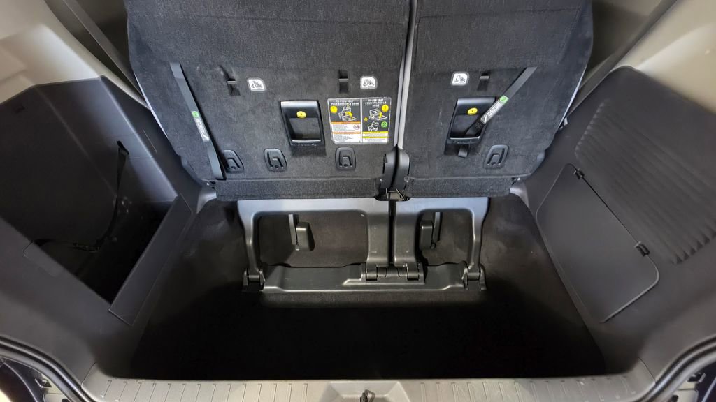 Used 2024 Toyota Sienna XLE image 9