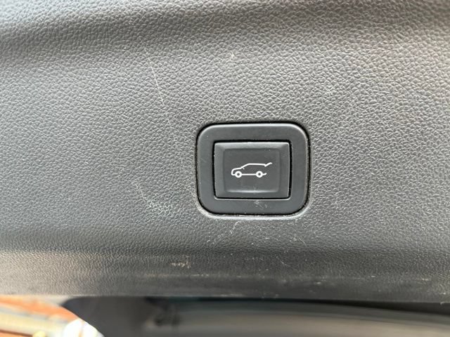 Used 2021 GMC Yukon AT4 w/ AT4 Premium Package AWD/4WD image 10