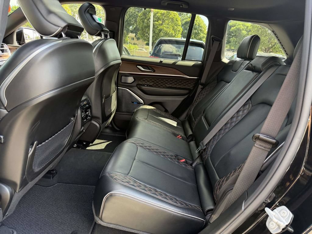 Used 2022 Jeep Grand Cherokee Summit w/ MOPAR Finishing Package AWD/4WD image 21