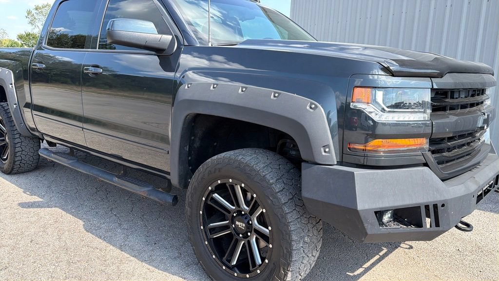 Used 2018 Chevrolet Silverado 1500 LT w/ Texas Edition AWD/4WD image 3