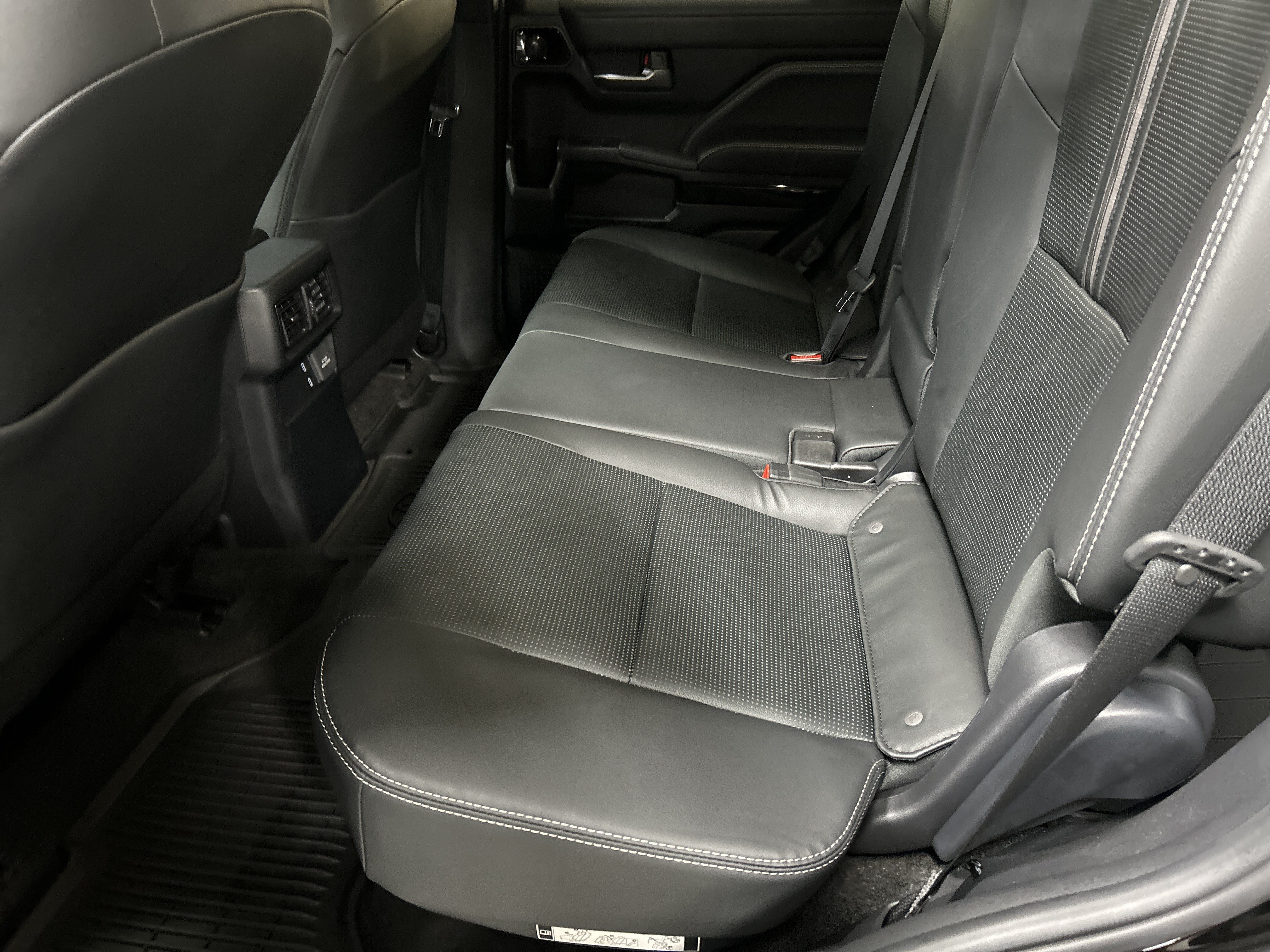 Used 2025 Toyota 4Runner Limited RWD image 32