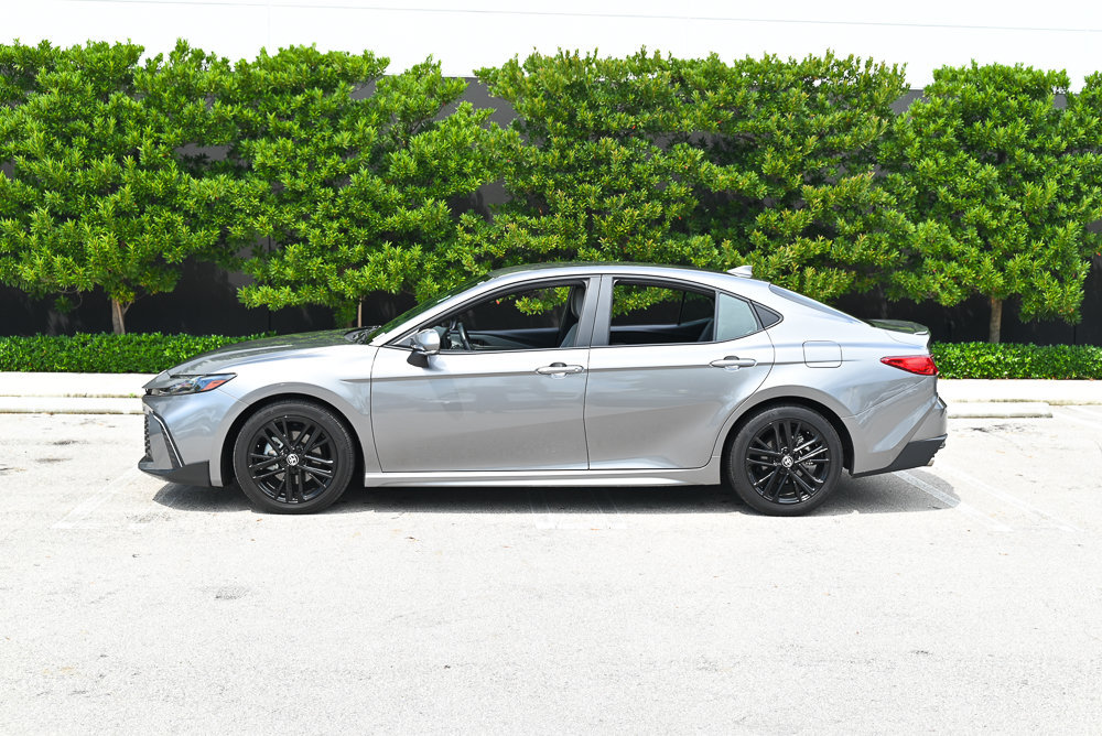 Used 2025 Toyota Camry SE w/ Multimedia Upgrade Package FWD image 5