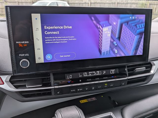 Used 2025 Toyota Sienna XLE FWD image 24