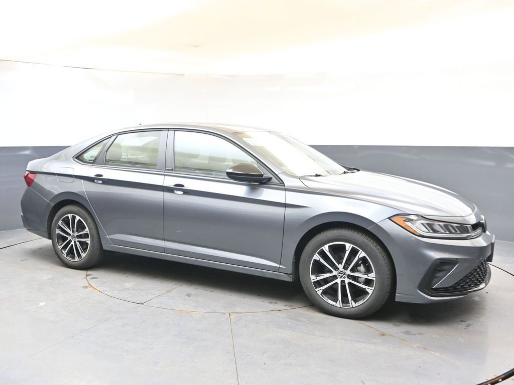 Used 2025 Volkswagen Jetta Sport image 7